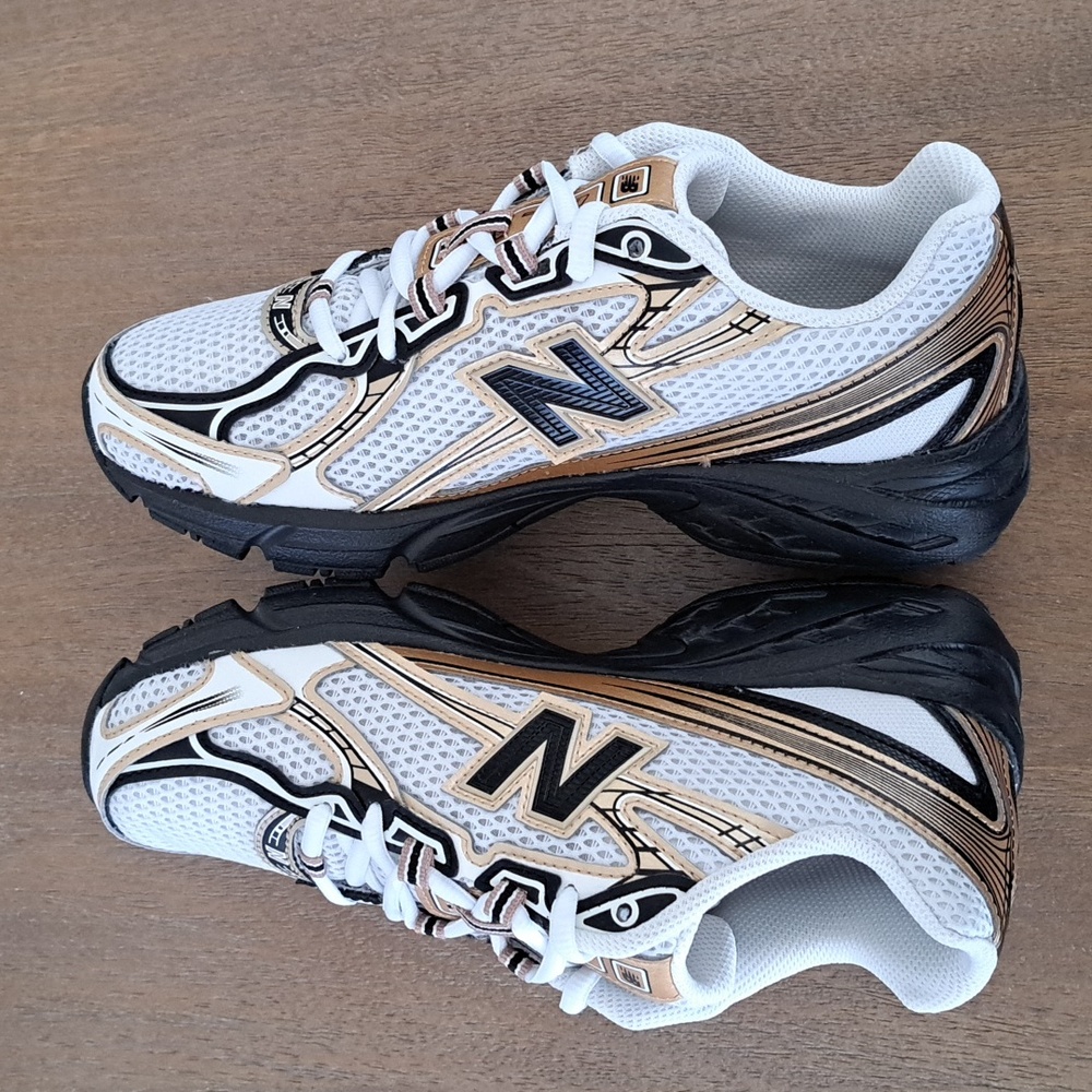 New Balance Kids' 740 Sneakers - Color: White/Gold/Black - Size: Kids 5.5 - Picture 6 of 9